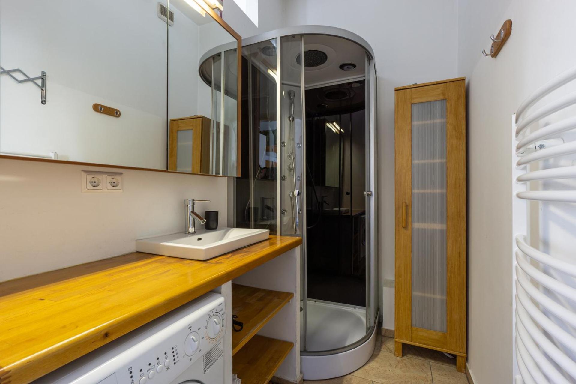Next To Stadthalle & Westbahnhof Виена Екстериор снимка